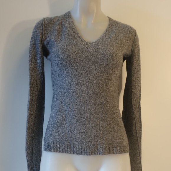 Womens Aqua 100% Cashmere Gray V-Neck Sweater Sz XS* - Picture 3 of 7